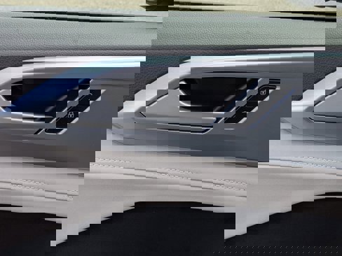 New 2025 Volkswagen Taos SE image 12