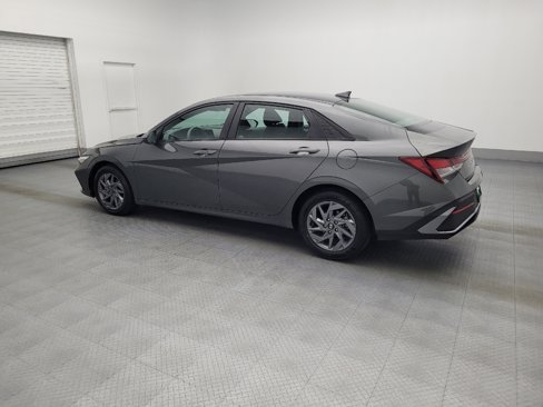 Used 2024 Hyundai Elantra SEL image 3
