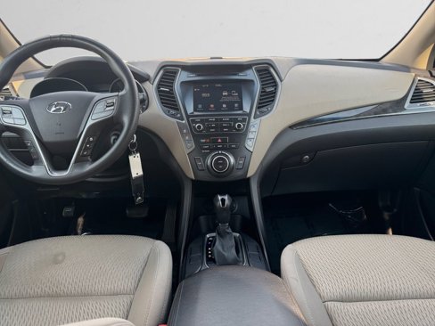 Used 2017 Hyundai Santa Fe SE image 10
