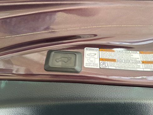 Used 2016 Toyota RAV4 Limited image 32