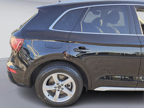 Used 2021 Audi Q5 Premium w/ Convenience Package image 6