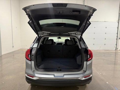 Used 2024 GMC Terrain SLT image 9