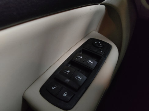 Used 2017 Chrysler 200 Limited Platinum image 27