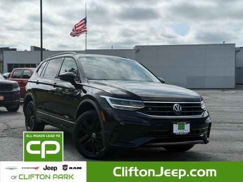 Used 2022 Volkswagen Tiguan SE R-Line image 1