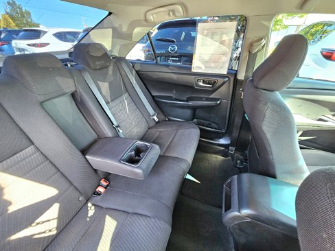 Used 2017 Toyota Camry SE image 10