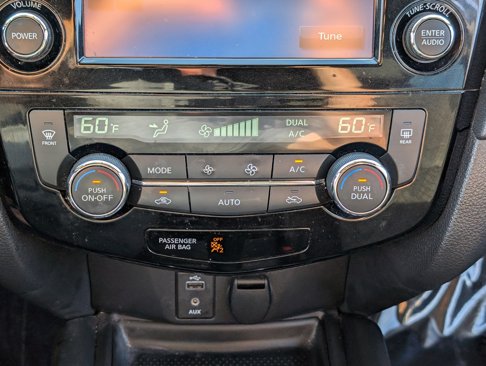 Used 2017 Nissan Rogue SV w/ SV Premium Package image 24