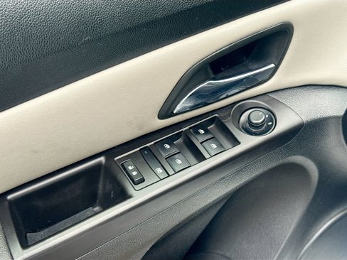 Used 2015 Chevrolet Cruze LS image 16