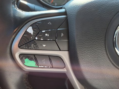Used 2020 Jeep Cherokee Limited image 19