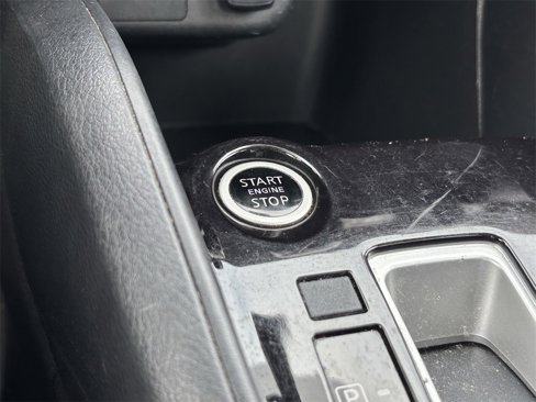 Used 2020 Nissan Versa SV image 26