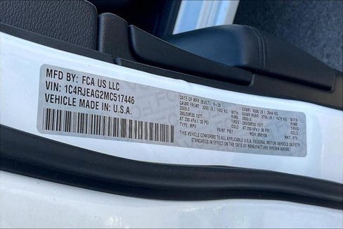 Used 2021 Jeep Grand Cherokee Laredo X image 3