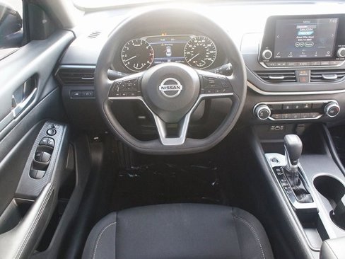 Used 2022 Nissan Altima 2.5 SV image 5