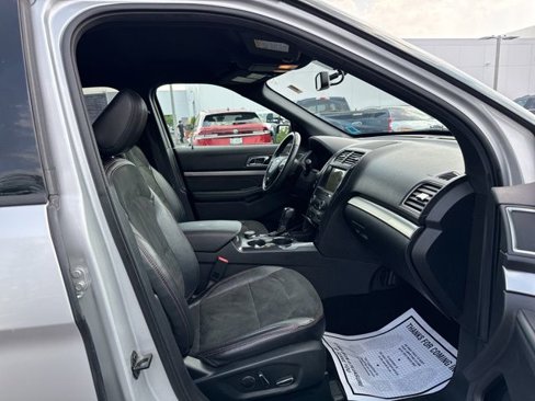 Used 2018 Ford Explorer XLT w/ Equipment Group 202A image 22