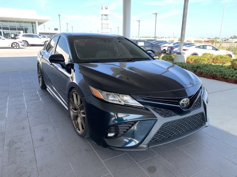 Used 2019 Toyota Camry L image 3