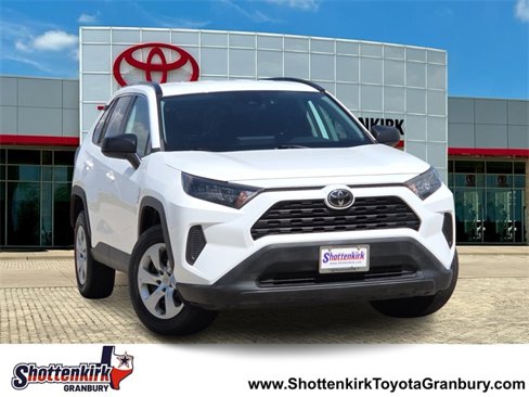 Used 2019 Toyota RAV4 LE image 1