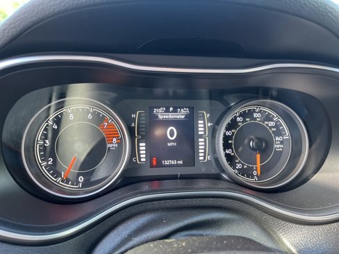 Used 2019 Jeep Cherokee Latitude Plus w/ Comfort/Convenience Group image 12
