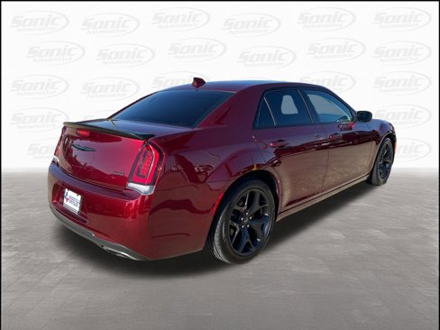 Certified 2022 Chrysler 300 Touring w/ Sport Appearance Package image 8