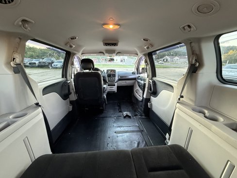 Used 2015 Dodge Grand Caravan SXT w/ UConnect Hands-Free Group image 34