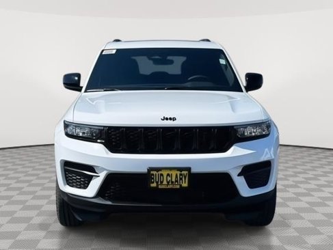 New 2025 Jeep Grand Cherokee Altitude w/ Trailer Tow Package image 8