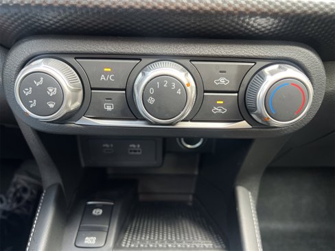 Certified 2024 Nissan Kicks SV image 7