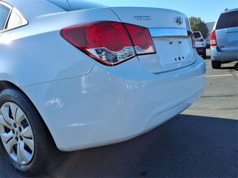 Used 2014 Chevrolet Cruze LS image 12
