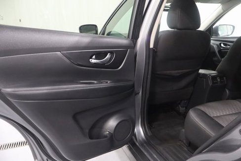 Used 2018 Nissan Rogue SV w/ Premium Package image 11