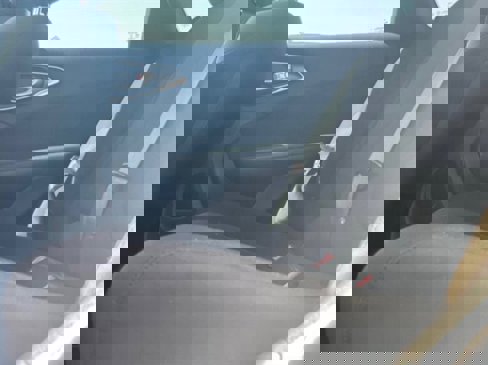 Used 2016 Chrysler 200 Limited image 4