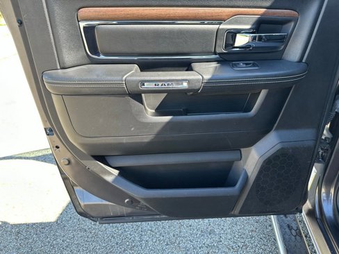 Used 2015 RAM 1500 Laramie w/ Convenience Group image 15