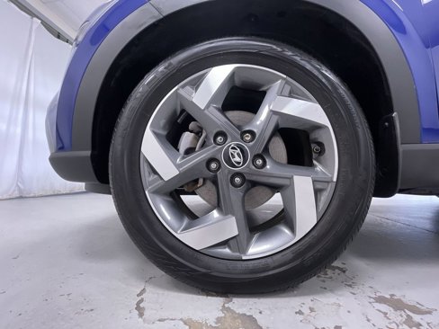 Used 2022 Hyundai Venue Limited image 15