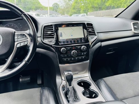 Used 2020 Jeep Grand Cherokee Laredo w/ Laredo X Package image 8