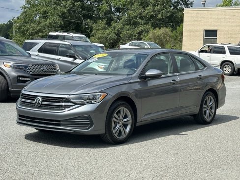 Used 2024 Volkswagen Jetta SE image 2