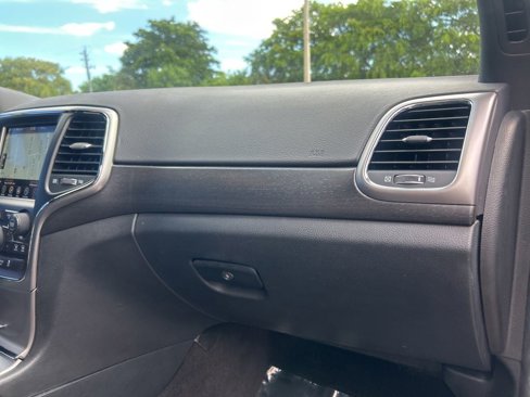 Used 2018 Jeep Grand Cherokee Laredo image 22