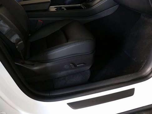 Used 2021 Tesla Model Y Long Range image 32