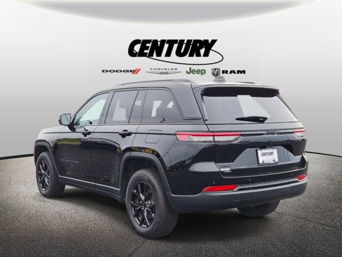Used 2024 Jeep Grand Cherokee Altitude image 6