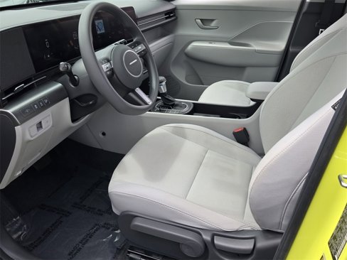 Certified 2024 Hyundai Kona SE image 9