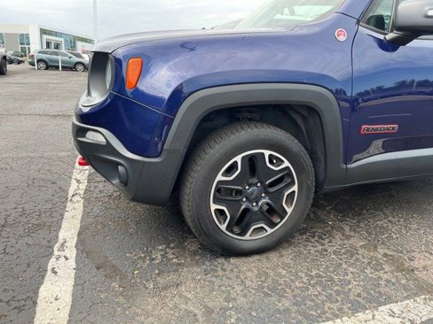 Used 2016 Jeep Renegade Trailhawk w/ Premium Trailhawk Package image 2
