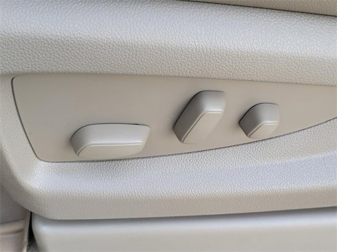 Used 2019 Chevrolet Suburban LT image 18