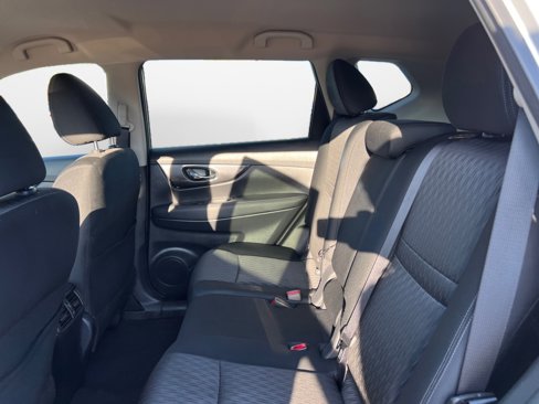 Used 2018 Nissan Rogue SV w/ Premium Package image 15
