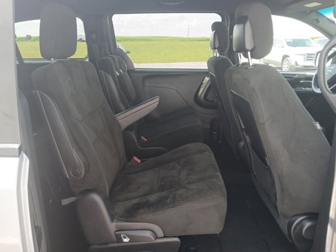 Used 2016 Dodge Grand Caravan SE image 21