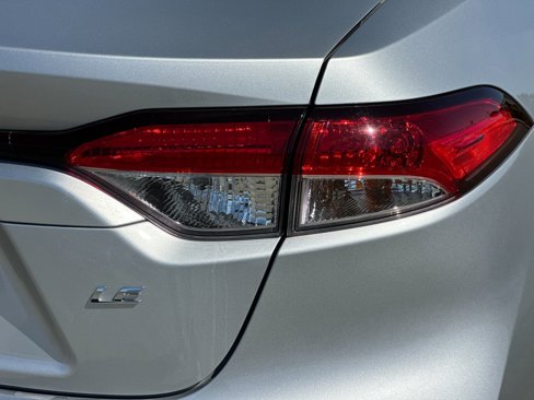 Used 2020 Toyota Corolla LE image 31