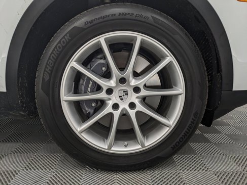 Used 2025 Porsche Cayenne image 23