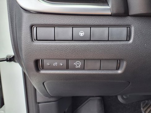 Used 2023 Nissan Rogue SV image 15
