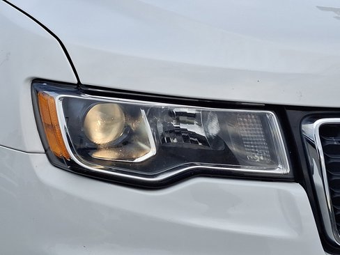 Used 2021 Jeep Grand Cherokee Laredo image 9