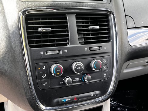 Used 2019 Dodge Grand Caravan SXT image 19