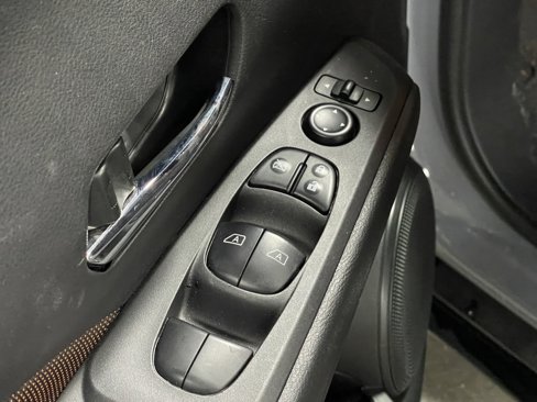 Used 2023 Nissan Kicks SR image 19