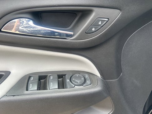Used 2022 Chevrolet Equinox LT image 16