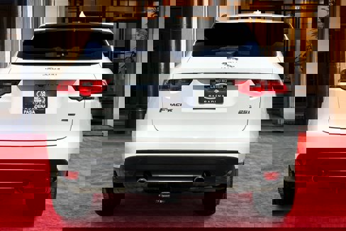 Used 2018 Jaguar F-PACE Premium image 4