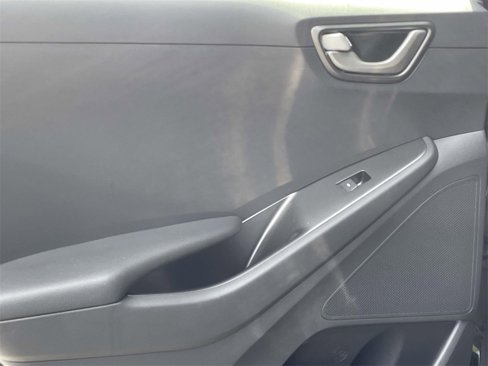Certified 2022 Hyundai Ioniq SE image 10