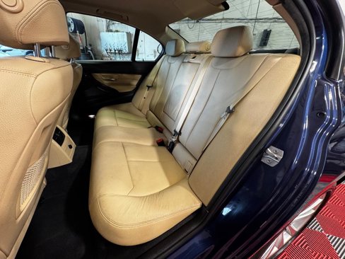 Used 2018 BMW 320i Sedan image 12