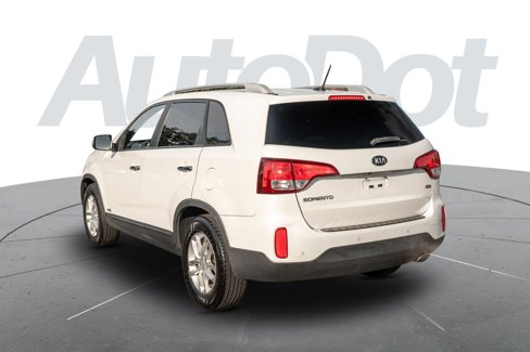 Used 2015 Kia Sorento LX image 2