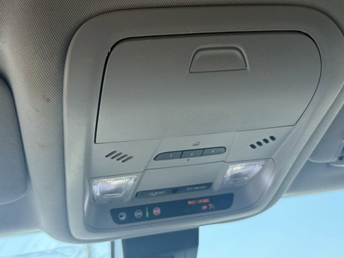 Used 2021 GMC Terrain SLT image 29
